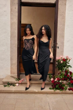 Black Satin Maxi Dress 31 Black Satin Maxi Dress -Traumhafte Kleider 1674777941 look 07 3112