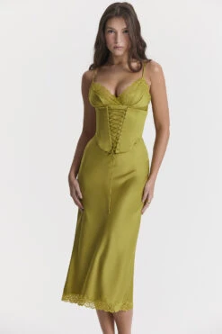 Chartreuse Satin Slip Dress 17 Chartreuse Satin Slip Dress -Traumhafte Kleider 1676694545 salma 1