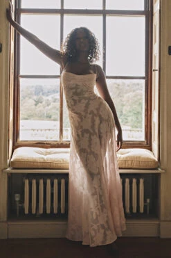 Soft Pink Floral Lace Back Maxi Dress -Traumhafte Kleider a23i9731