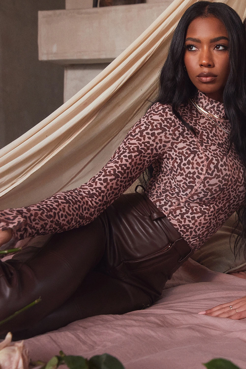 Dark Brown Stretch Vegan Leather Trousers 4 Dark Brown Stretch Vegan Leather Trousers – Bild 2