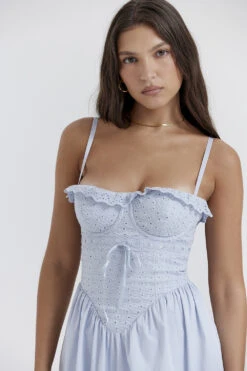 Soft Blue Broderie Anglais Midi SunDress -Traumhafte Kleider jaime 5