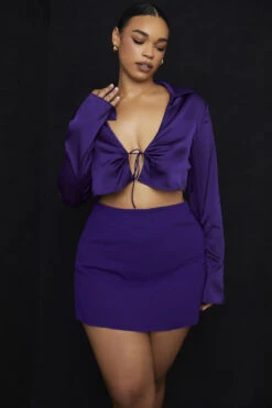 Grape Satin Cropped Tie Front Top -Traumhafte Kleider lavender 5