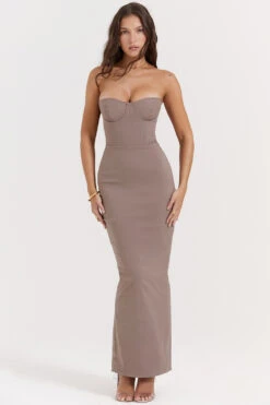 Titelseite 35 Taupe Strapless Corset Maxi Dress