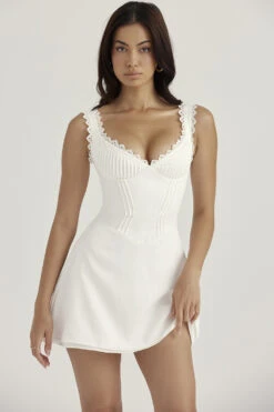 White Pin Tuck Mini Dress -Traumhafte Kleider tilly 2